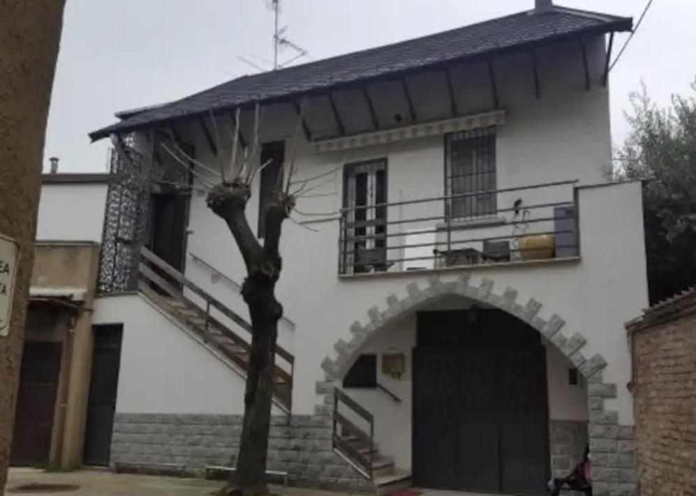 Typical Mountain Mansarda Close To Fiera Rho Milano Mind Перо Екстериор снимка